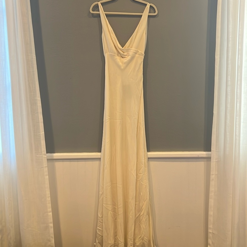 Elegant V-Neck Cream Wedding Dress
